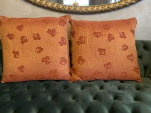 مخدات كبيرة تصلح للصالون او غرفة جلسة او  غرفة نوم مقاس 60/60 سم  قماش جميل