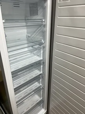 Freezers . Midea . Used1