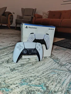 يد PlayStation 5 أصلية من Sony تحكم دقيق واهتزاز متطور وتجربة لعب مريحة وقوية جداً
