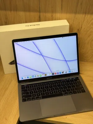 MacBook Pro 2018. 16 RAM. 1 Terabytes SSD. Core i7. 13.3-inch