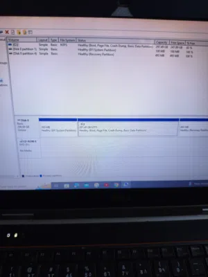 المواصفات: سعة التخزين: حوالي 298GB النظام: ويندوز مثبت وجاهز (Boot + System + Recovery)
