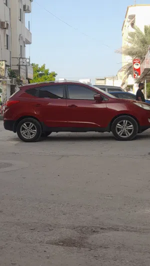 Hyundai tuscan limited, model 2014 Engine CC-- 2400