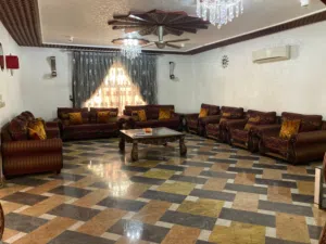 أثاث منزلي شبه جديد بحالة ممتازة للبيع (إمكانية البيع بالقطعة)