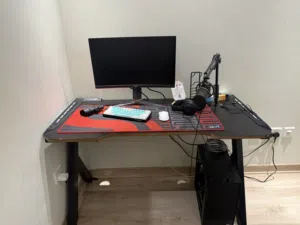 للبيع طاوله قيمينق سعر 20 وقابل