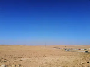 اراضي للبيع  ع الطريق الملوكي (العقبة -البتراء )