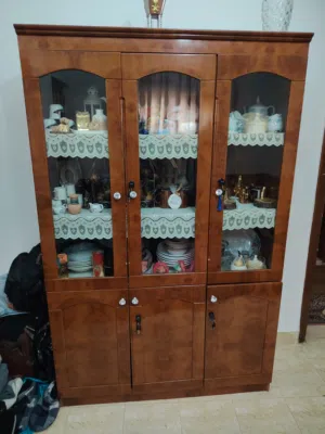 للبيع بوفيه شبه جديد مستعمل فتره قصيره او البدل على خزانة ضرفتين