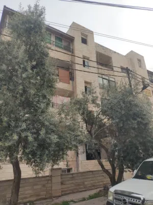 شقه للبيع قرب الباب الشمالي لجامعة اليرموك