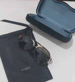 نظاره Gucci كامله المرفقات