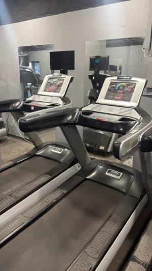 أجهزه نادي صحي و اجهزه حديد و اجهزه مشي للنوادي نظيفه جدا Commercial heavy duty Treadmill