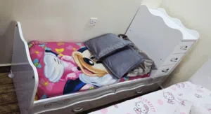 سرير اطفال مع الادراج