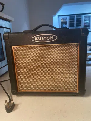 مضخم صوت للجيتار Guitar Amplifier ديزاين أمريكي