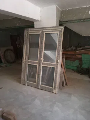 بلكونات وابواب الومنيوم يوجد مقاسات مختلفه مناسبه جوده مناسبه جدا  التواصل يكون من ساعه  9 الي 4