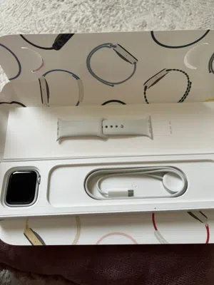 ساعة أبل ووتش Apple Watch series 8 Silver Aluminum Case White Sport       (Band 45MM)