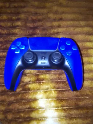ايد بلاي ستيشن 4 بحاله جيده جدا بلون الازرق الفاتح ونوعها كوبي