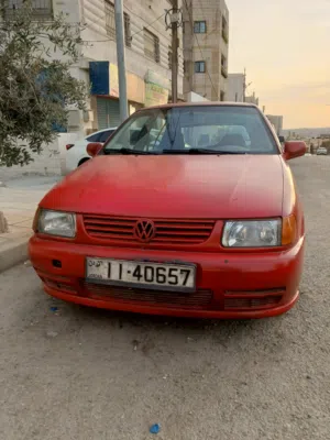 فولكس فاجن بولو (Volkswagen Polo) للبيع - اقتصادي وعملي جداً لون احمر فرش اصلي