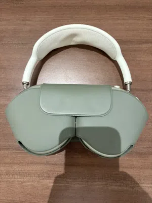 سماعة أذن (AirPods Max) أصلية من ابل.