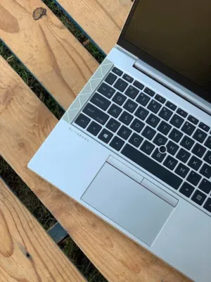 الشياكة والقوة في جهاز واحد.. العملاق النحيف HP EliteBook 840 G8