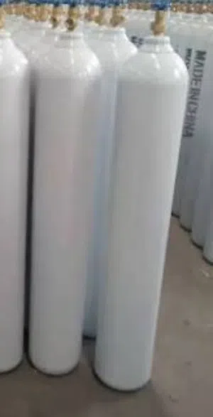 استوانة اكسجين طبيى كبيره  كاملة بساعتها