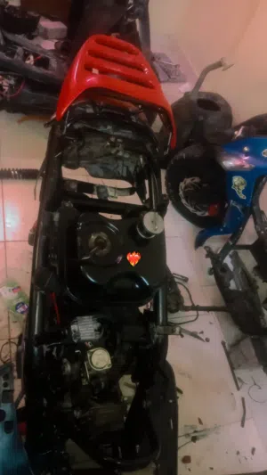 للبيع سكوتر سوزوكي عليها مكينه كميكو 150 سيسي بحاله ممتازه