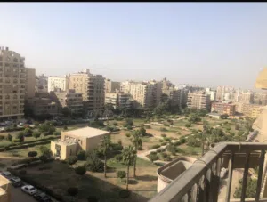 شقة مميزة للايجار بمدينة نصر المنطقة الاولى بجوار جنينة مول وعباس العقاد. شقة مساحتها: 300 m2.