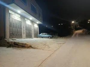 ثلاثة مخازن للايجار