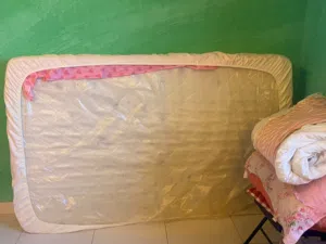 بحالة جيدة ( مستعمل ) طبي ومريح .. السعر 5 ريال  يتوفر منه 4