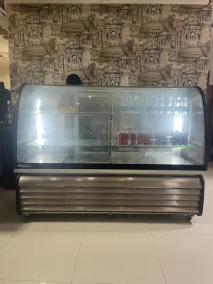 ثلاجه حجم كبير بحاله ممتازه لايوجد اي عطل ومسرفسه