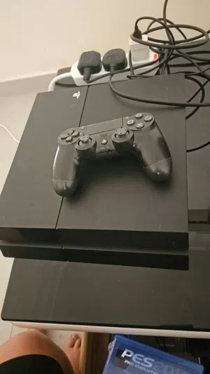 للبيع بلستيشن فور