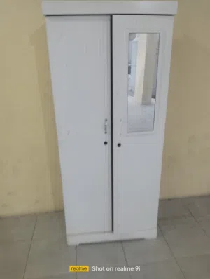 للبيع دولابين خشب