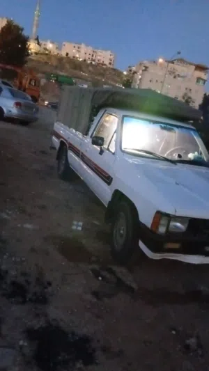 بكم تويوتا هايلوكس للبيع