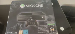 Xbox one master chief edition with the original box 2 controllers and 8 games and the original box