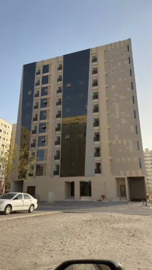 شقة راقية جديدة للايجار بنظام فندقي (بناية العلا) .