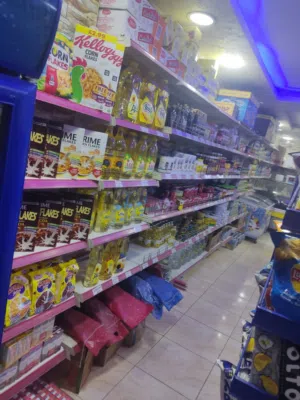 سوبر ماركت للبيع في المستندة بموقع حيوي جدا