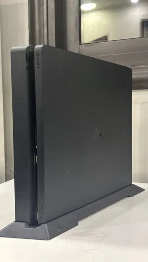 جهاز بلايستيشن 4 مستعمل بحالة جيدة