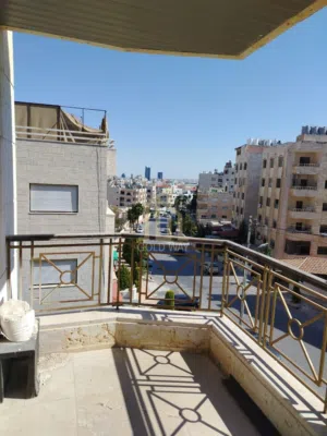 في أجمل مناطق الرابية شقة طابق ثالث 200م بسعر مغري/ ref 1146