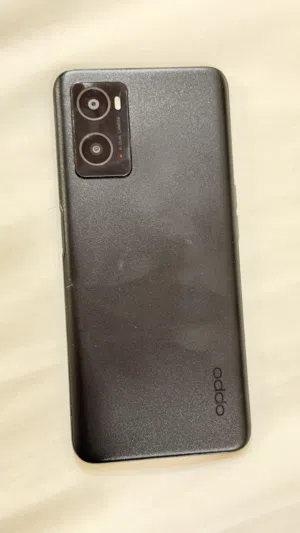 للبيع هاتف نظيف يدعم البصمه و الفيس اي دي 90HZ هيرتز سبب البيع توفر هاتف اخر الرام6+6