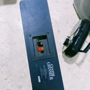 مكبر صوت اكتر من نوع وفي سماعات كبير وصغير