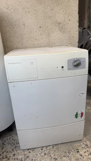 هذا مجفف ملابس من العلامة التجارية فريكيدير (Frigidaire)