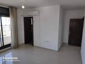 شقة للايجار اول الطيرة جنب السرية مباشرة