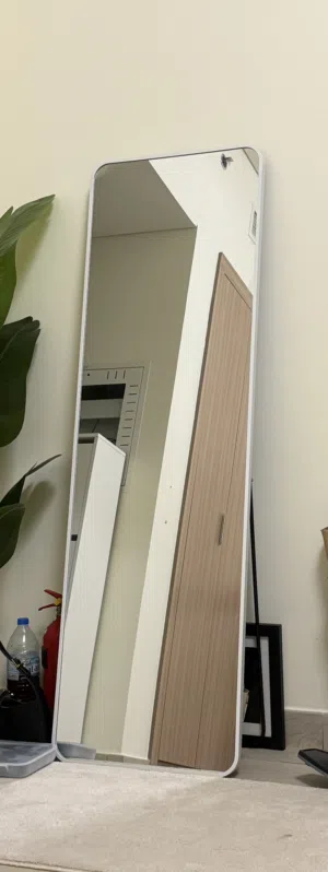 Minimalist Full-Length Mirror – Excellent Condition – Moving Sale
