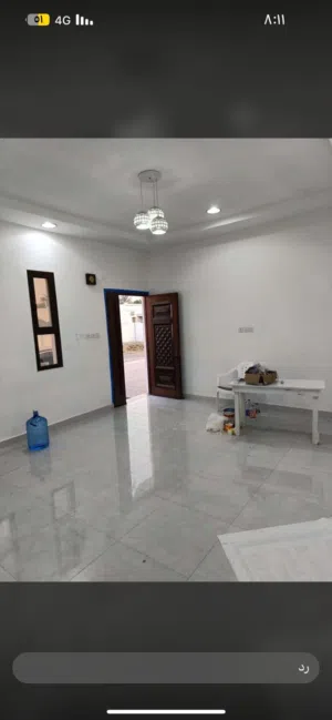 شقه صغيره صاله و غرفتين و مطبخ  و حمامين