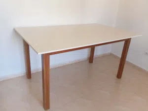 طاولة قص للخياطة