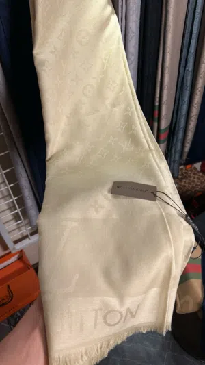 شيلان GUCCI , LV , FENDI