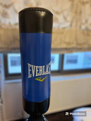 ستاند ملاكمه ايفرلاست EVERLAST جديد كلياً للبيع بسعر مغري