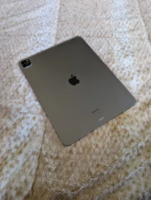 iPad Pro 12.9" M2 128GB جدا نظيف بطارية 99