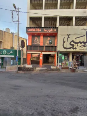 محل تجاري للبيع او للضمان/ إيجار منخفض