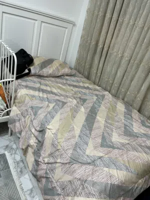 سرير مفرد للبيع