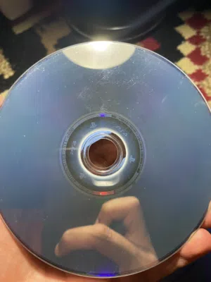 عدد 2 دسكات بلاستيشين ps4 نظافتهم اللهم بارك زي ماموضح في الصورة واستعمالهم خفيف شغالات باذن الله