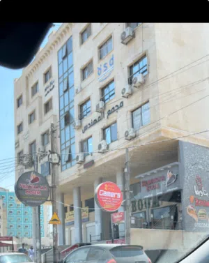 مجمع تجاري اربد شارع جامعة اليرموك الرئيسي مقابل بوابه الآثار للجامعة مباشرة بوابه دخول وخروج الطلاب