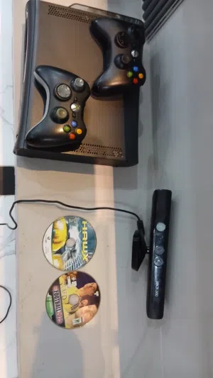 جهاز إكس بوكس 360 مع كاميرا ووحدة تحكم وقرص مضغوط